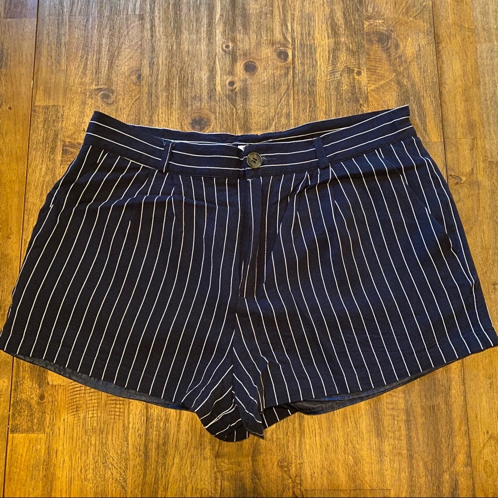 Forever 21 Navy and White Dress Shorts Size 30